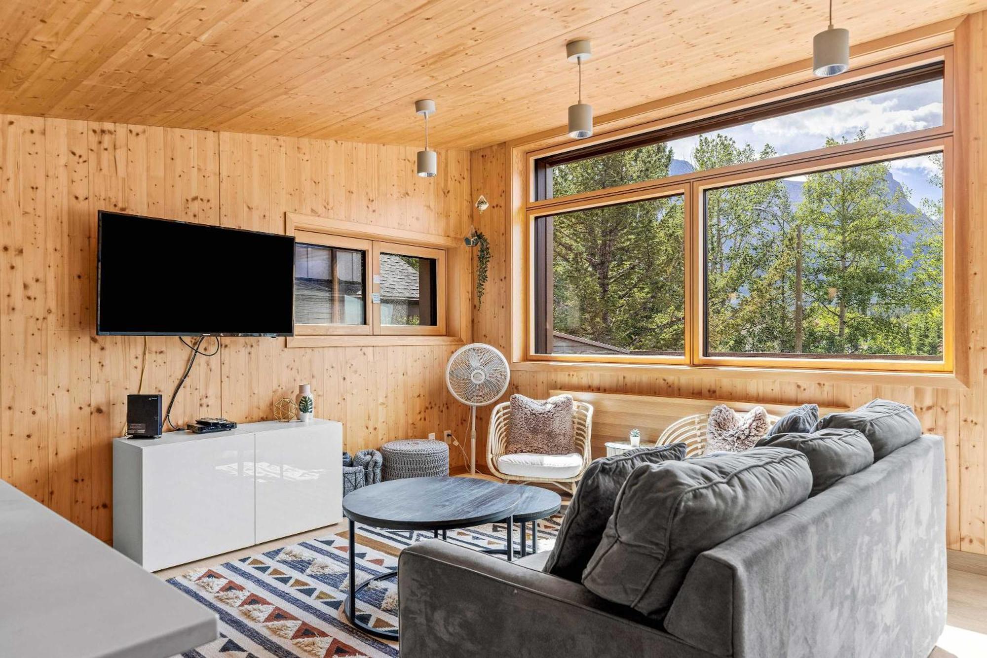 Dolomites #203 - Leed Gold Certified Holiday home Canmore